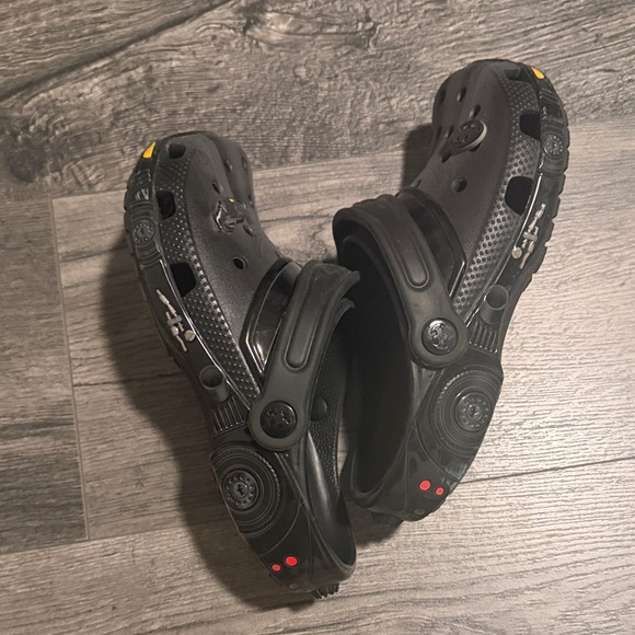 CROCS Kids Black and Yellow Superhero Slippers Batman - Picture 5 of 7